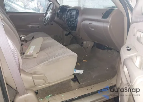 2001 Toyota Tundra Sr5 V8 z USA, uszkodzony, nr VIN 5TBBT44131S197604